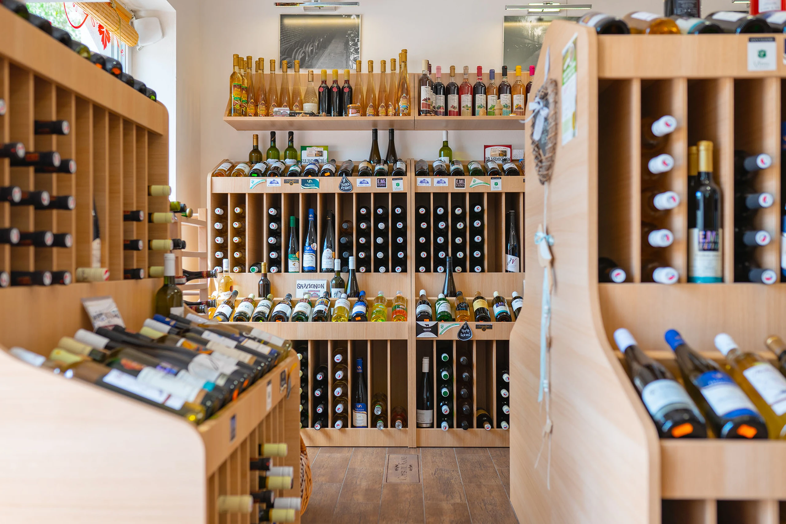 KVALITNÍ VÍNA Z MORAVY A ČECH